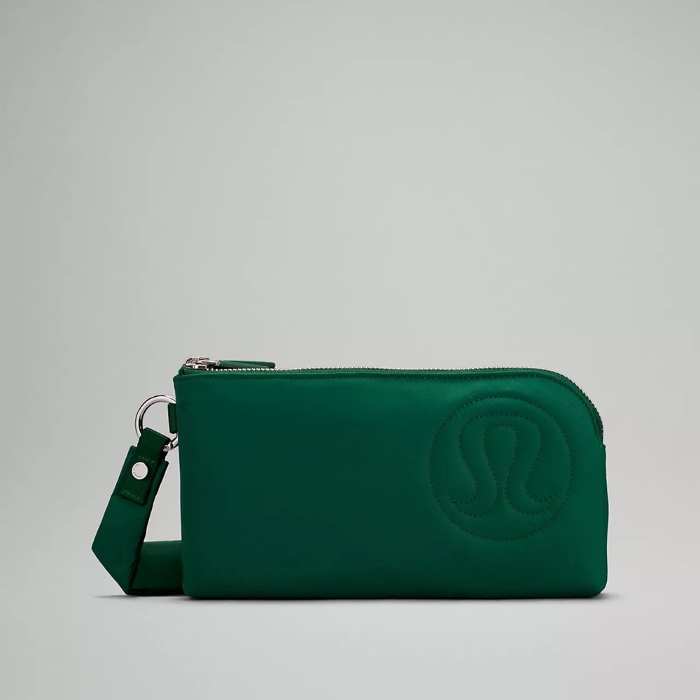 NEW LULULEMON Now and Always Pouch
Puffy (Everglade Green)